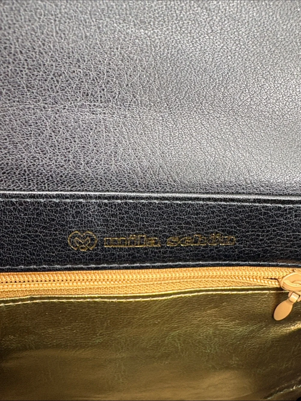 Mela Schon classic black